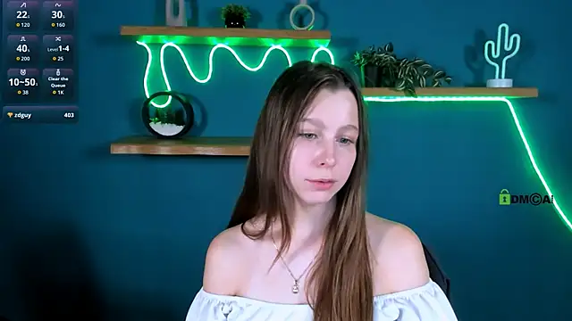 esme moore  online show from November 19, 2025, 12:16 pm