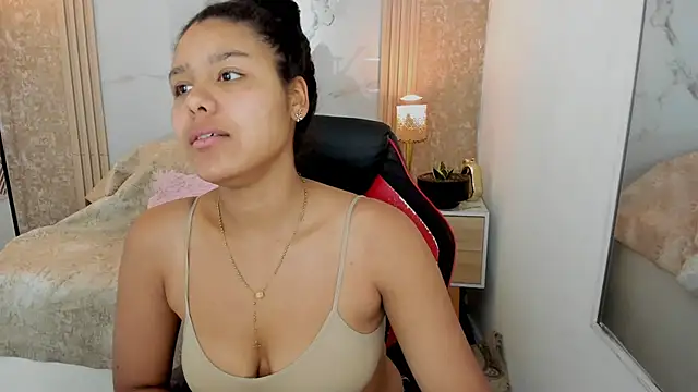 AriaVega online show from May 22, 2026, 12:47 pm