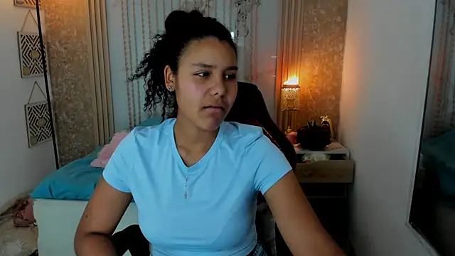 AriaVega online show from May 13, 2026, 12:23 pm