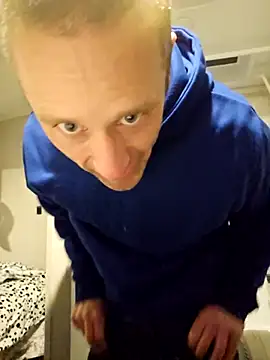 Snapshot of mcxxx87 chatting on October 21, 2025, 2:00 am mcxxx87 online show from October 21, 2025, 2:00 am