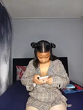 Sultrytits6 online show from November 16, 2025, 10:24 pm