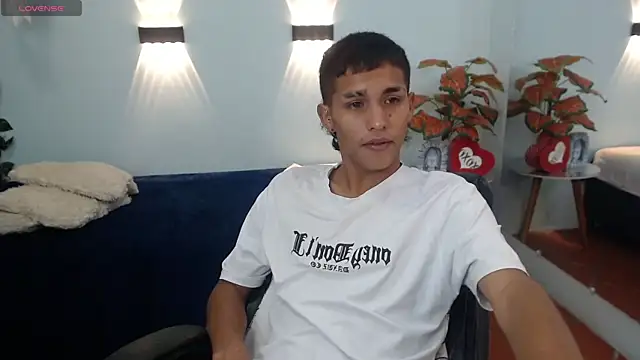 Snapshot of LiamBlack16 chatting on October 14, 2025, 1:01 pm LiamBlack16 online show from October 14, 2025, 1:01 pm