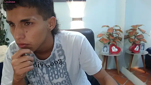 Snapshot of LiamBlack16 chatting on October 20, 2025, 12:17 pm LiamBlack16 online show from October 20, 2025, 12:17 pm