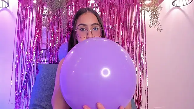 Snapshot of Alana_Martinez_ chatting on November 29, 2025, 1:33 pm Alana Martinez online show from November 29, 2025, 1:33 pm