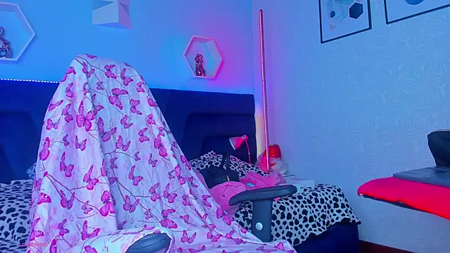 madisson 121 online show from December 20, 2025, 1:58 pm