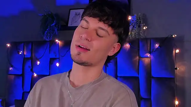 Snapshot of LiamThunder05_ chatting on December 18, 2025, 8:01 pm LiamThunder05 online show from December 18, 2025, 8:01 pm