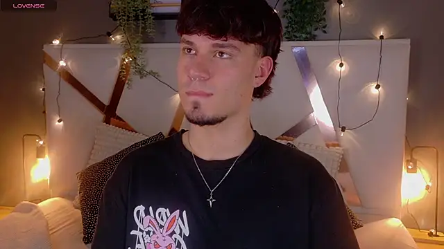 Snapshot of LiamThunder05_ chatting on November 21, 2025, 8:08 pm LiamThunder05 online show from November 21, 2025, 8:08 pm