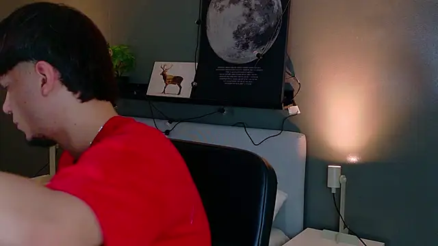 Snapshot of LiamThunder05_ chatting on December 14, 2025, 1:28 pm LiamThunder05 online show from December 14, 2025, 1:28 pm