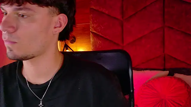 Snapshot of LiamThunder05_ chatting on November 26, 2025, 3:06 am LiamThunder05 online show from November 26, 2025, 3:06 am