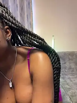 Snapshot of cocoluvx chatting on December 17, 2025, 2:11 pm cocoluvx online show from December 17, 2025, 2:11 pm