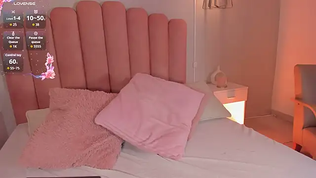 mara swan  online show from December 16, 2025, 7:29 pm