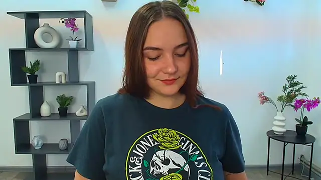 Snapshot of OliviaMontgommery chatting on October 5, 2025, 5:31 am OliviaMontgommery online show from October 5, 2025, 5:31 am