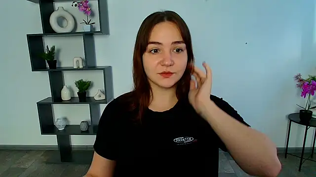 Snapshot of OliviaMontgommery chatting on November 18, 2025, 6:17 am OliviaMontgommery online show from November 18, 2025, 6:17 am