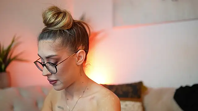 AileenKiss online show from November 13, 2025, 7:40 pm