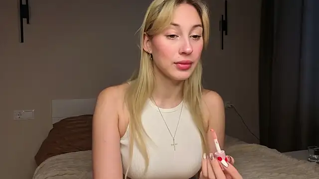 Snapshot of foxy_vivi chatting on November 15, 2025, 10:19 am foxy vivi online show from November 15, 2025, 10:19 am