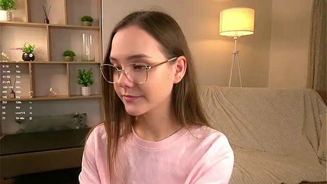 SweetSaraPie online show from December 22, 2025, 7:36 pm