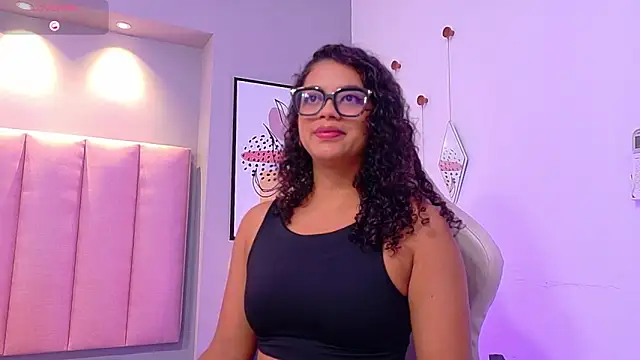 CamilaLevy online show from November 6, 2025, 12:09 pm