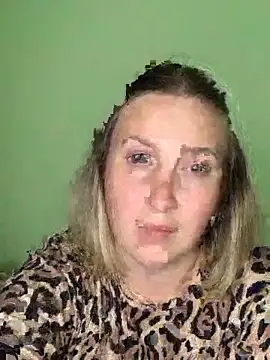 Snapshot of KristyFlowerX chatting on October 8, 2025, 12:17 pm KristyFlowerX online show from October 8, 2025, 12:17 pm