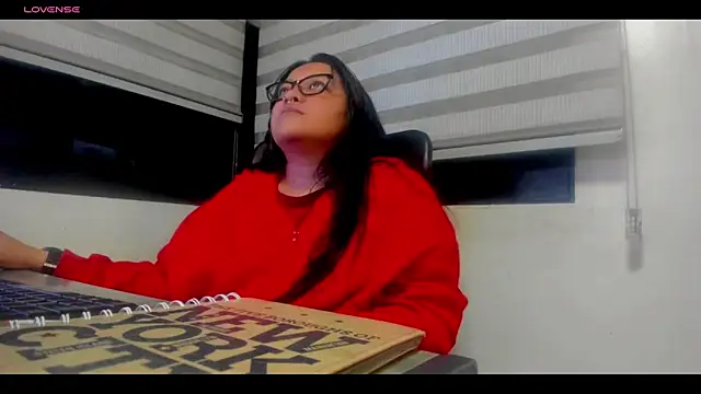 Xander Taylor  online show from November 30, 2025, 4:02 am