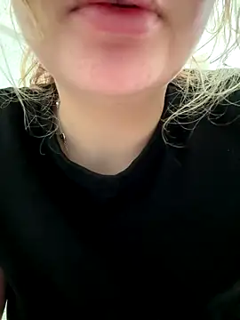 clarissetriolett online show from October 12, 2025, 3:13 pm