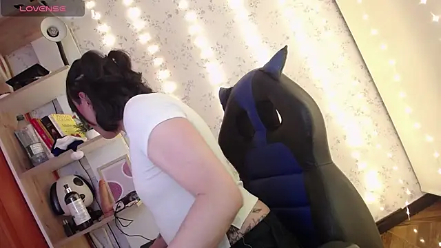 altair w online show from December 20, 2025, 8:22 pm