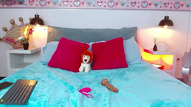 Suzy1  online show from January 17, 2026, 7:39 pm