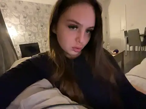 Snapshot of EllaStarrxxx chatting on October 22, 2025, 9:46 pm EllaStarrxxx online show from October 22, 2025, 9:46 pm