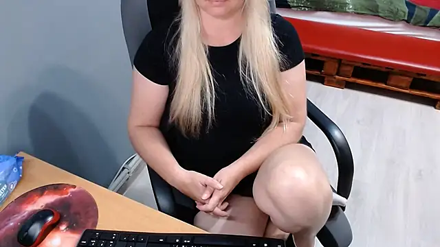 Snapshot of Ledi_Catherin chatting on July 6, 2026, 9:39 pm Ledi Catherin online show from July 6, 2026, 9:39 pm