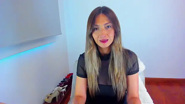 Snapshot of Velourmuse chatting on June 11, 2026, 11:02 pm Velourmuse online show from June 11, 2026, 11:02 pm