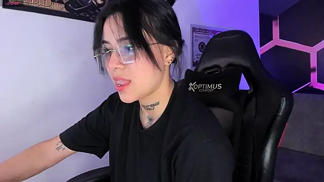 Snapshot of Nixielee_ chatting on October 5, 2025, 5:47 pm Nixielee online show from October 5, 2025, 5:47 pm