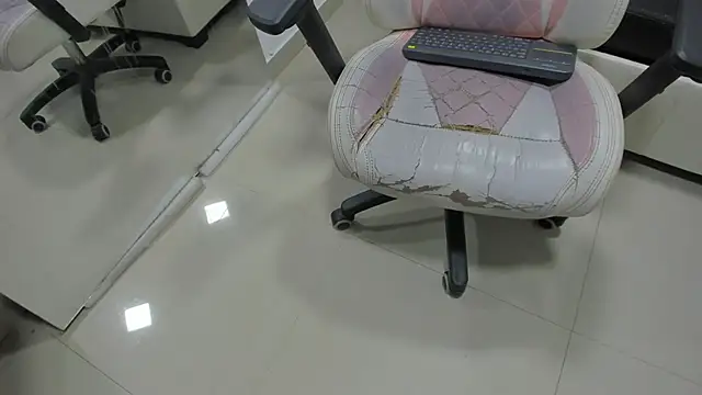 Madeline jade online show from October 20, 2025, 2:57 am