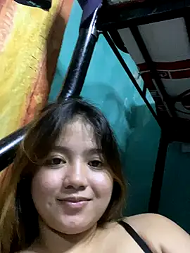 Snapshot of ChloeMcAdam chatting on October 17, 2025, 8:39 am ChloeMcAdam online show from October 17, 2025, 8:39 am