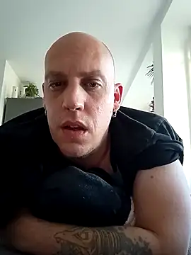 Snapshot of Kobradera1984 chatting on October 13, 2025, 2:40 pm Kobradera1984 online show from October 13, 2025, 2:40 pm