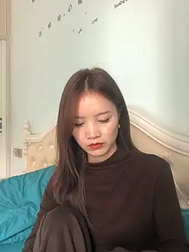 Snapshot of Mile-m chatting on December 17, 2025, 6:29 am Mile-m online show from December 17, 2025, 6:29 am