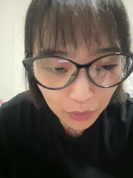 Snapshot of eee79bbb chatting on May 5, 2026, 3:37 pm eee79bbb online show from May 5, 2026, 3:37 pm