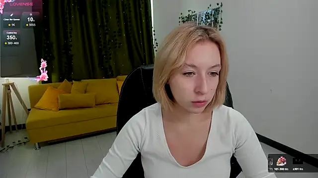 Snapshot of Emma_Garcias chatting on October 17, 2025, 11:23 am Emma Garcias online show from October 17, 2025, 11:23 am