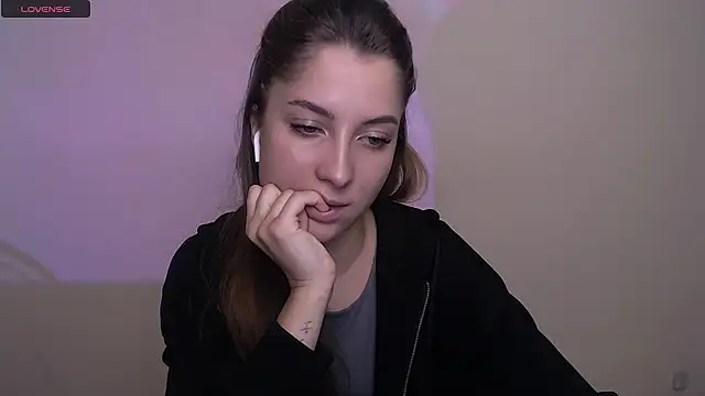 Snapshot of _OlivkaSexy chatting on October 3, 2025, 11:56 am  OlivkaSexy online show from October 3, 2025, 11:56 am