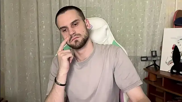 Snapshot of Iveraan chatting on October 31, 2025, 7:21 pm Iveraan online show from October 31, 2025, 7:21 pm