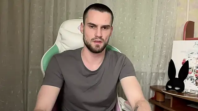 Snapshot of Iveraan chatting on October 29, 2025, 7:46 pm Iveraan online show from October 29, 2025, 7:46 pm