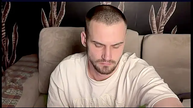 Snapshot of Iveraan chatting on October 18, 2025, 7:05 pm Iveraan online show from October 18, 2025, 7:05 pm