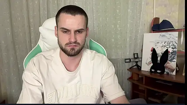 Snapshot of Iveraan chatting on November 1, 2025, 9:08 pm Iveraan online show from November 1, 2025, 9:08 pm