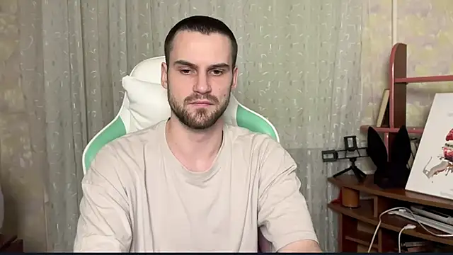 Snapshot of Iveraan chatting on November 5, 2025, 6:55 pm Iveraan online show from November 5, 2025, 6:55 pm