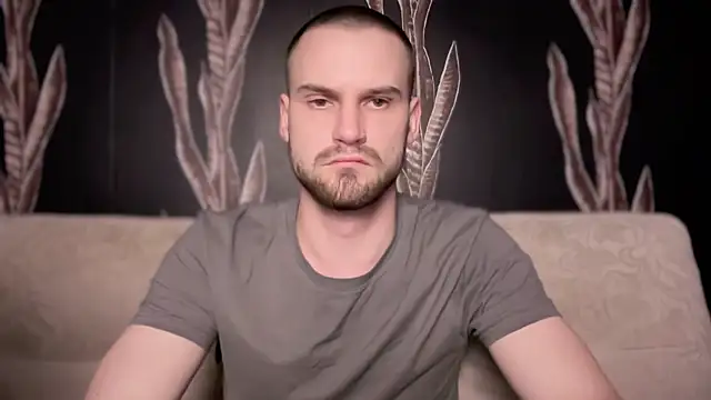 Snapshot of Iveraan chatting on October 19, 2025, 8:00 pm Iveraan online show from October 19, 2025, 8:00 pm