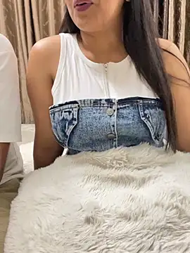 vickyandtania online show from March 10, 2026, 5:06 pm