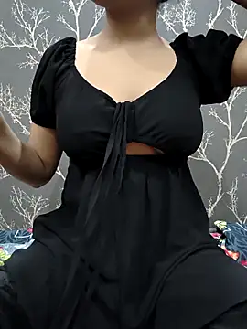 Laura 43 online show from November 13, 2025, 5:39 pm