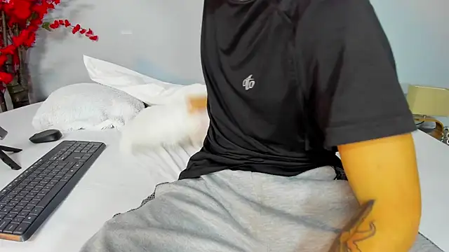 Snapshot of 2_fire chatting on November 8, 2025, 8:12 pm 2 fire online show from November 8, 2025, 8:12 pm