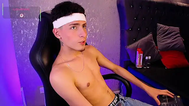 MateoMitchell online show from December 15, 2025, 5:35 am