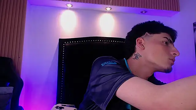 MateoMitchell online show from April 19, 2026, 4:46 am