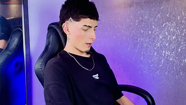 MateoMitchell online show from April 7, 2026, 4:58 am