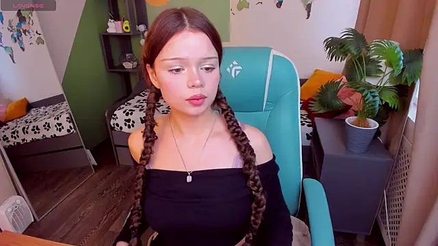 Sarah babyyy online show from October 4, 2025, 6:26 am